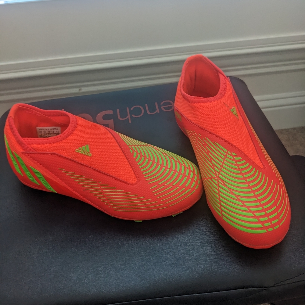 Boys Aididas Soccer Cleats Size 1